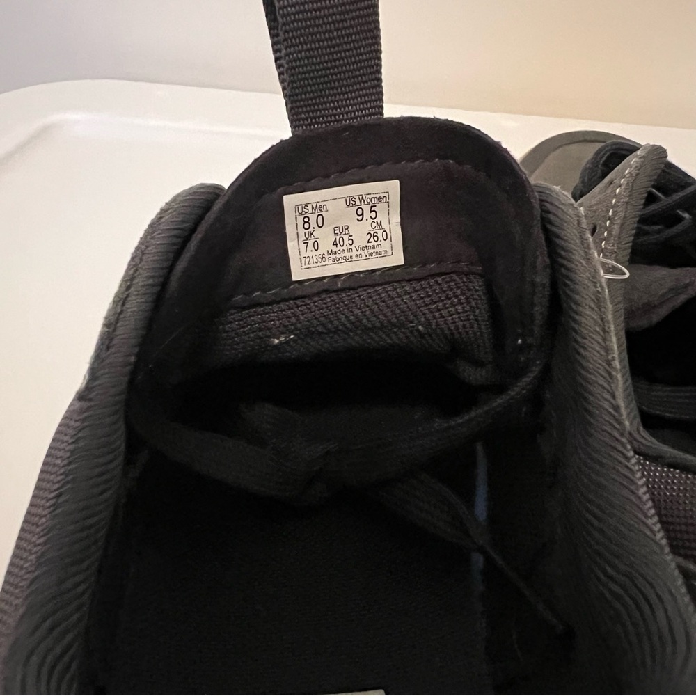 NWT / NIB 8M/9.5W Vans Ultrarange Exo Se - Picture 3 of 12